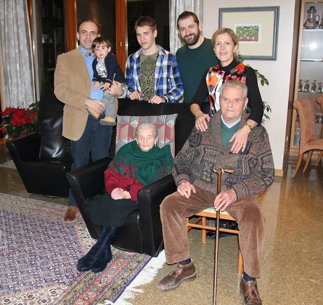 La nonna Maria assieme a parte della sua famiglia