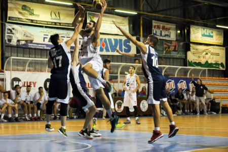 Nicola Munijc, 20 punti, vola a canestro