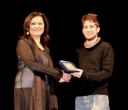 Stefania Monteverde premia la Compagnia Anà-Thema