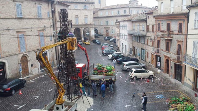 albero natale monte san giusto bici2