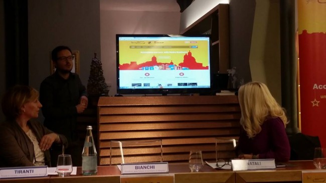 Andrea Tombesi illustra il sito internet dell'iniziativa