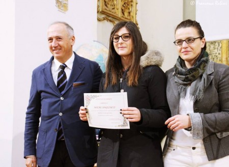 Consegna dei diplomi di maturità da parte del sindaco Filippo Saltamartini e l'assessore Martina Coppari. Nella foto la 19enne Noemi Angelucci.