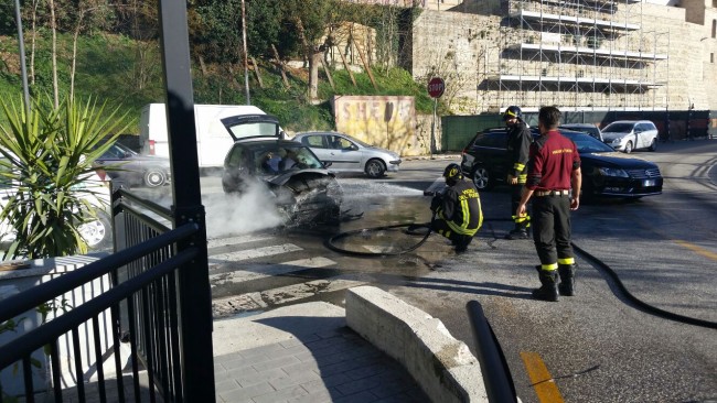 auto a fuoco tolentino 2