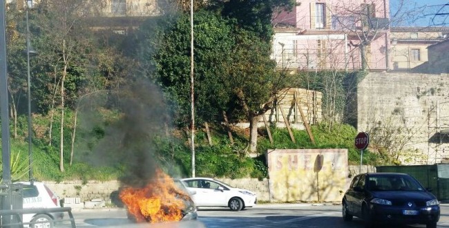 auto a fuoco tolentino