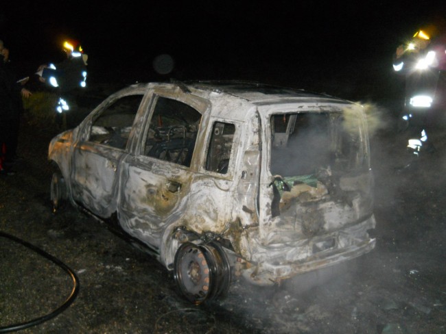 auto incendiata morrovalle (1)