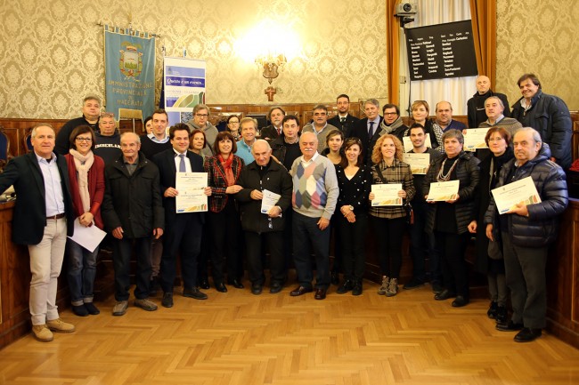 consegna attestati momenti del gusto_Foto LB (1)