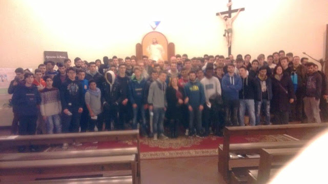foto di gruppo vescovo alunni pannaggi