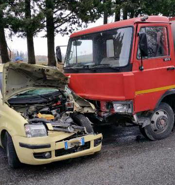 Il terribile scontro tra i due mezzi