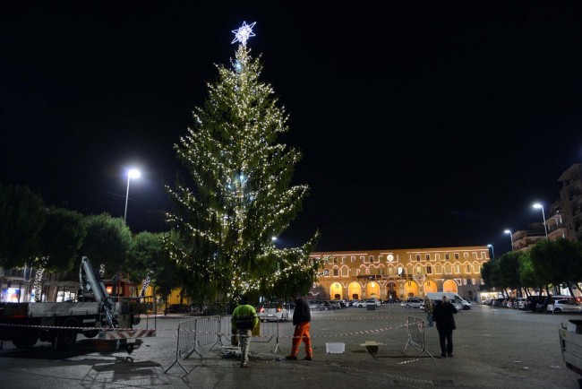 luci natale - albero piazza - civitanova (5)