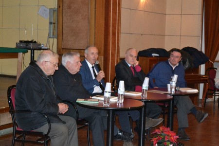 Da sinistra a destra: Giovanni Miliani, don Luigi Taliani, il sindaco Filippo Saltamartini, l'autore Orfeo Mangoni e il giornalista Gianfilippo Centanni