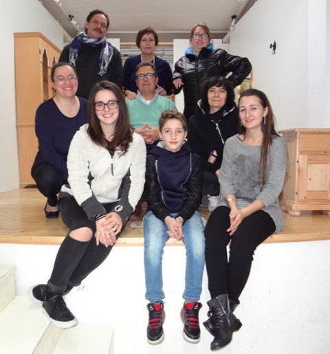 Alcuni attori e collaboratori della "Compagnia teatrale Avenale".