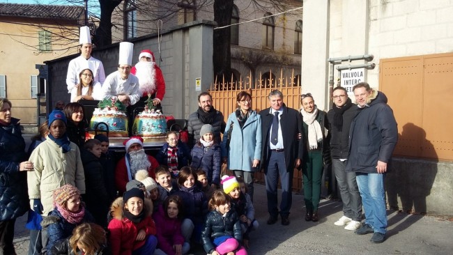 natale 2015 scuola bezzi grandi don bosco consegna panettoni (3)
