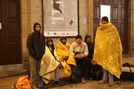 pakistani in piazza macerata 9 dicembre (3)