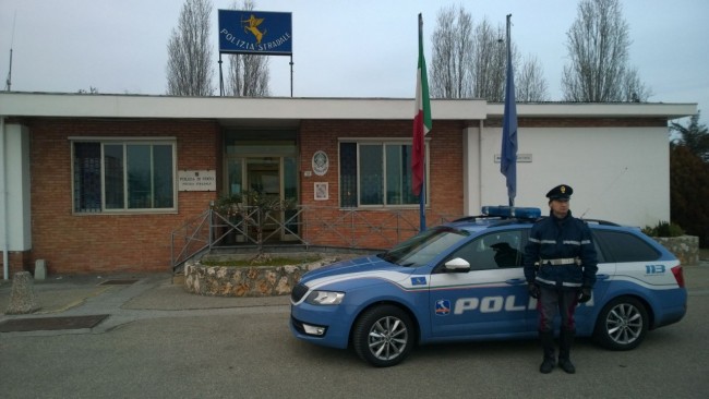 pattuglia della sottosezione Polizia Stradale di Forlì