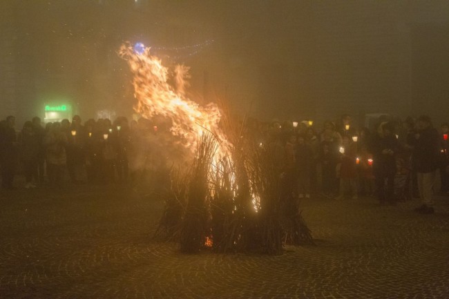 processione falò piazza 2015 foto ap (14)