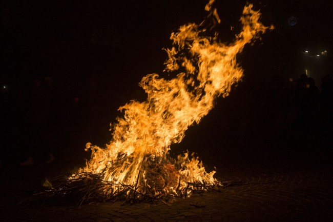 processione falò piazza 2015 foto ap (18)