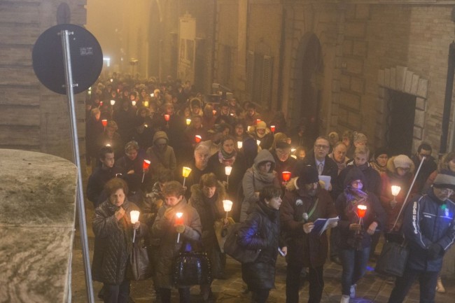 processione falò piazza 2015 foto ap (7)