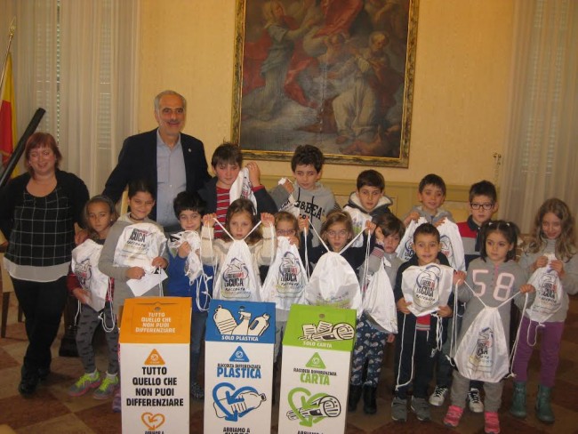 silenzi premia bambini riciclata civitanova