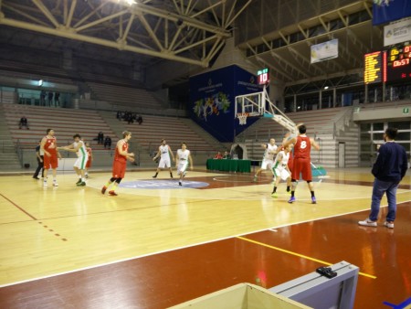 Una fase del match Stamura - Nuova Simonelli