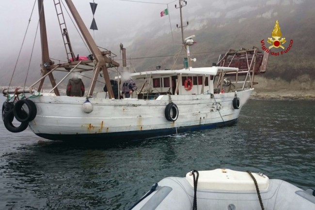 vongolare incagliata civitanovese Ancona1