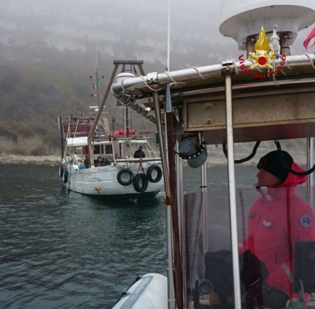 vongolare incagliata civitanovese Ancona2