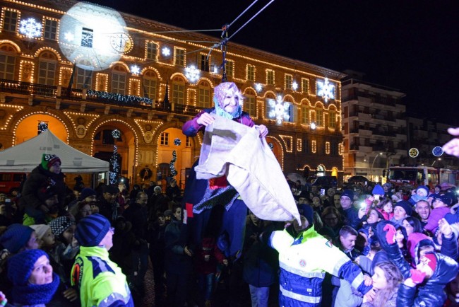 befana-in-piazza-xx-settembre-civitaniva-FDM-10-650x434