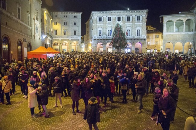 capodanno a macerata piazza libertà 2016 foto ap (3)