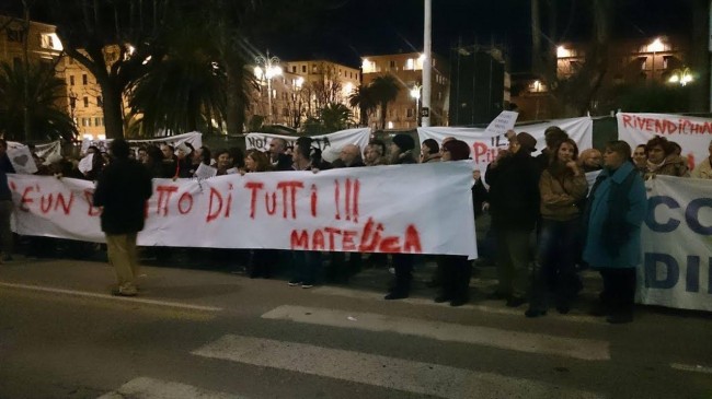 Alcuni dei manifestanti (Foto Luca Mengoni)