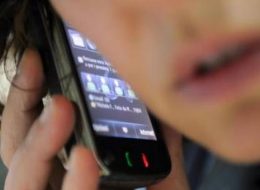 «Sposata, intreccia relazione online  poi lui le chiede denaro  per non diffondere video hot»