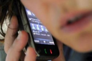 «Sposata, intreccia relazione online  poi lui le chiede denaro  per non diffondere video hot»