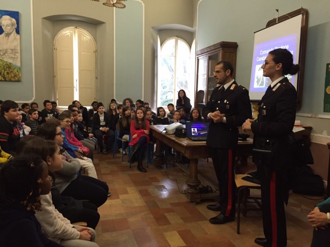 carabinieri incontrano studenti (2)