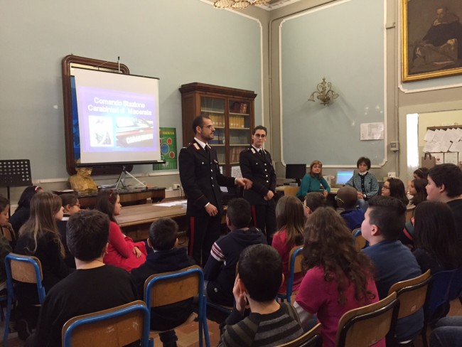 carabinieri incontrano studenti (3)