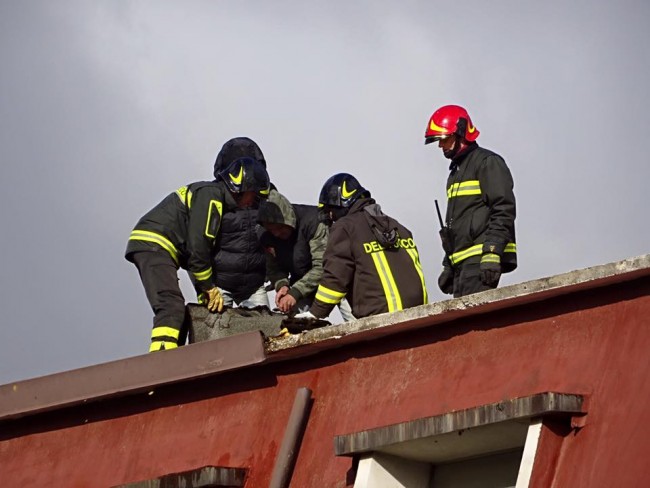 I vigili del fuoco al lavoro a Montefano
