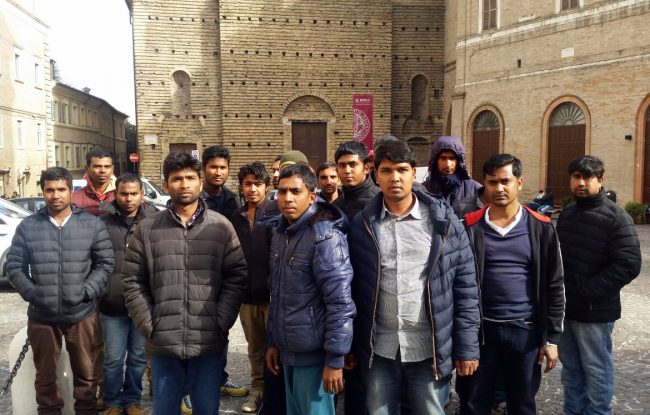 pakistani in piazza macerata (3)