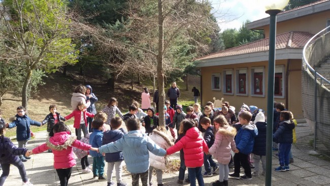 I piccoli allievi della scuola "via Cardarelli"