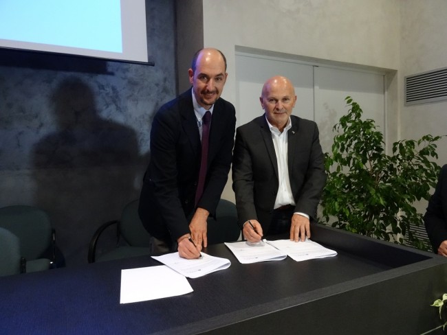 La firma dell'accordo tra Meridiana e Coldiretti Marche Tommaso Di Sante e Spernanzoni