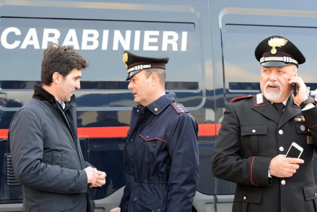 Il capitano Enzo Marinelli con con comandante dei carabinieri di Porto Potenza Salvatore Artese e il sindaco Francesco Acquaroli