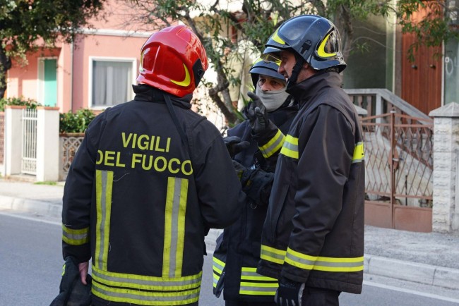 allarme bomba statale - porto potenza picena (3)