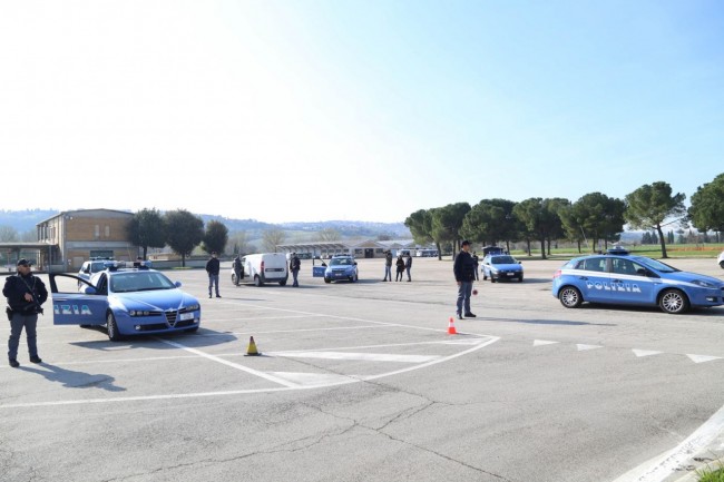 posto di blocco polizia villa potenza foto ap (10)