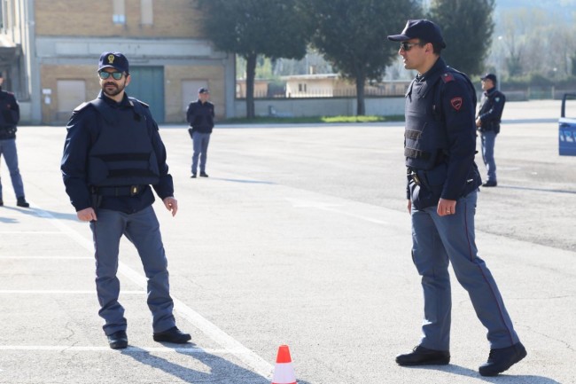 posto di blocco polizia villa potenza foto ap (14)