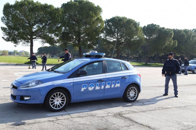 posto di blocco polizia villa potenza foto ap (15)