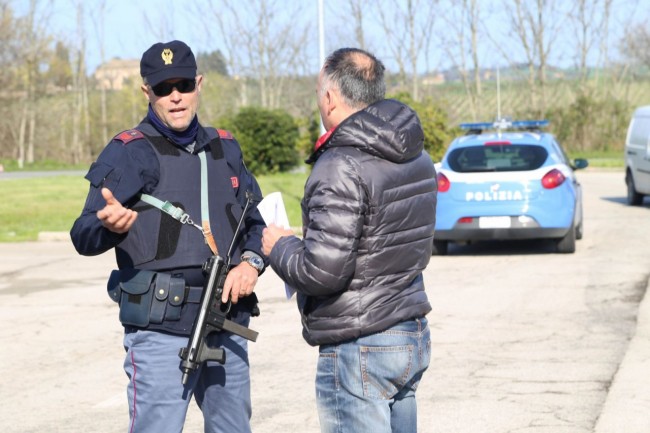 posto di blocco polizia villa potenza foto ap (2)