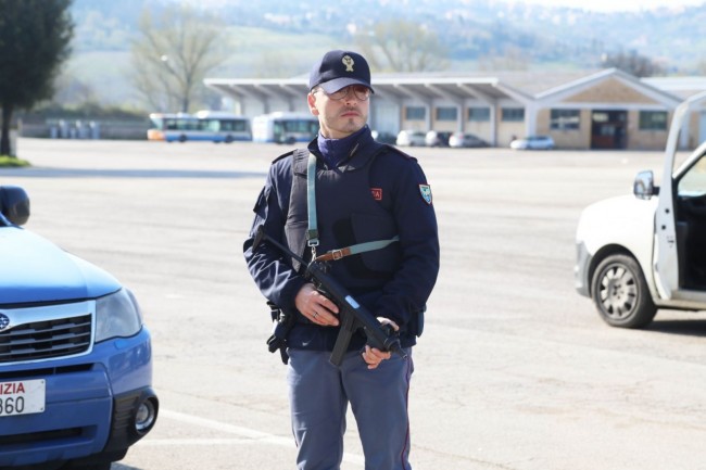posto di blocco polizia villa potenza foto ap (7)