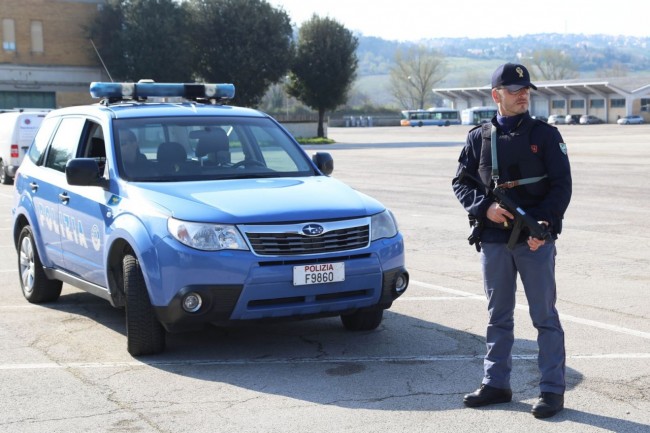 posto di blocco polizia villa potenza foto ap (8)
