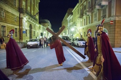 processione-pasqua-macerata-2016-foto-ap-24-400x267