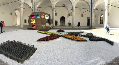 Un'istallazione dell'edizione di Cortili in fiore dello scorso anno