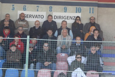 Il presidente rossoblu Giuseppe Cerolini assiste al match in tribuna