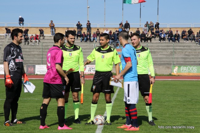 I due capitani e la terna arbitrale