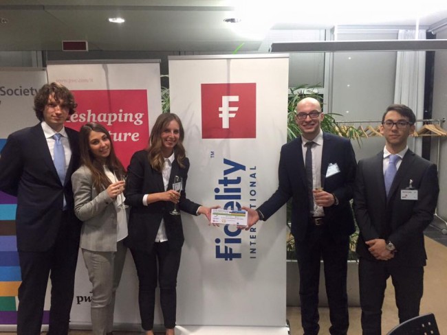 I cinque studenti alla finale nazionale, al centro Alessandro Chiavari