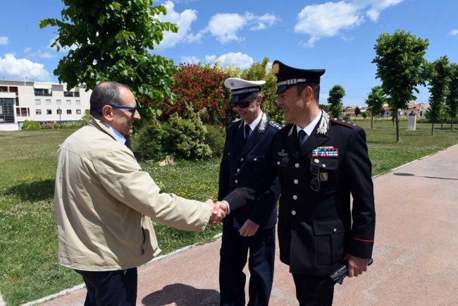 Il sindaco insieme al comandante della compagnia dei carabinieri Enzo Marinelli e il vice comandante della polizia municipale Damiano Micucci